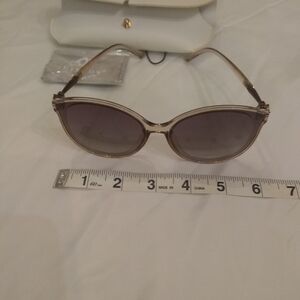 Feisedy Women’s Sunglasses - Taupe Frame with G